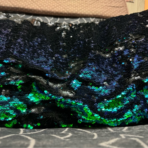 Body pillow- sequin blue and green that change to black - Picture 5 of 7